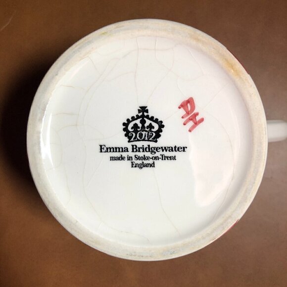 Emma Bridgewater Red Star 1/2 Pint Mug - Picture 9 of 9